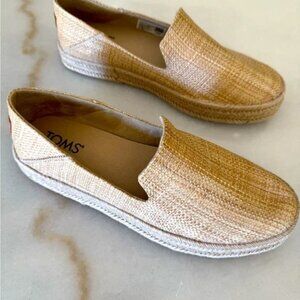 Toms Tan Flats with Textured Upper and Rubber Sole